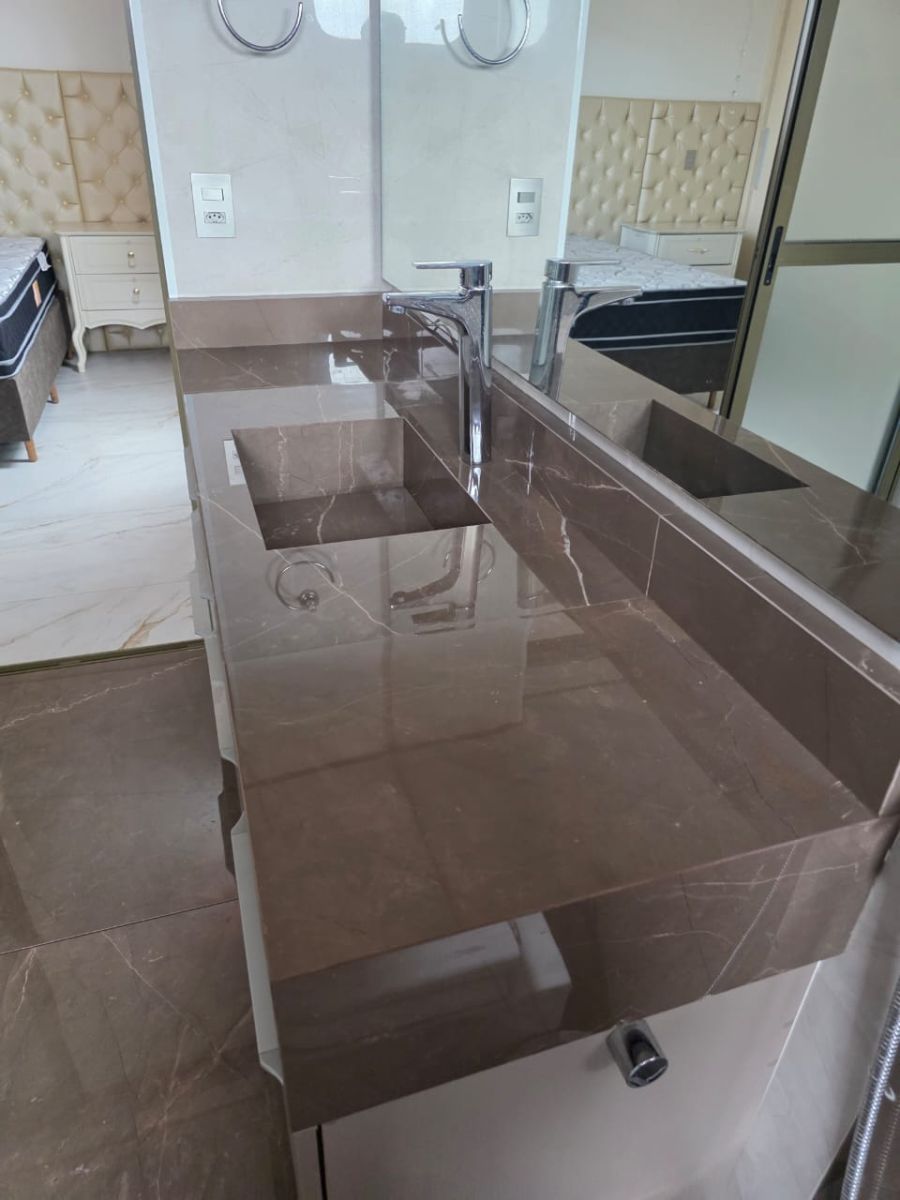 Apartamento com 4 Dormitórios à venda, 325 m² por R$ 700.000,00 Apartamento com 4 Dormitórios à venda, 325 m² por R$ 700.000,00