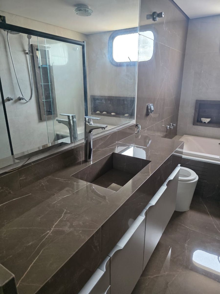 Apartamento com 4 Dormitórios à venda, 325 m² por R$ 700.000,00 Apartamento com 4 Dormitórios à venda, 325 m² por R$ 700.000,00