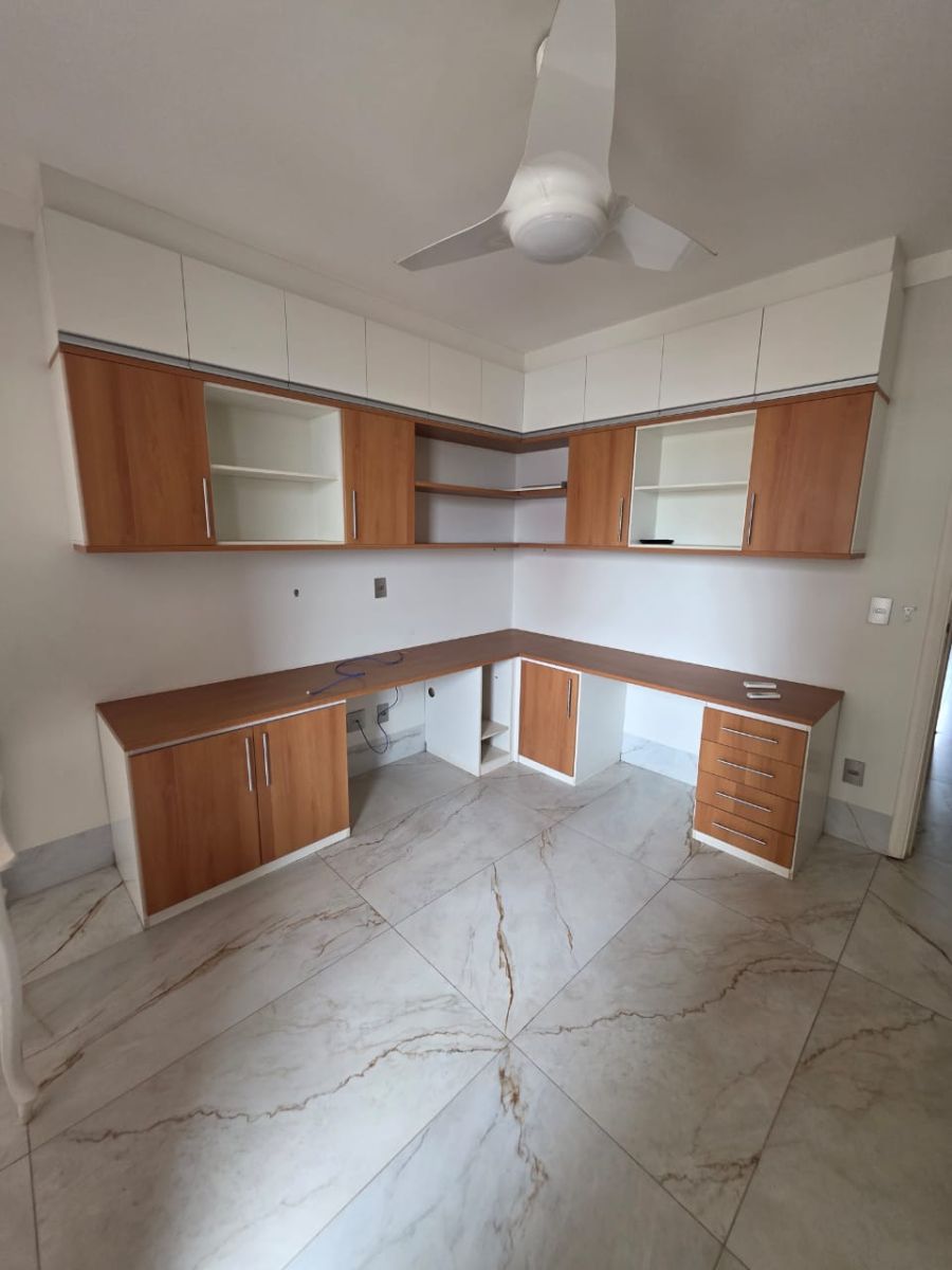 Apartamento com 4 Dormitórios à venda, 325 m² por R$ 700.000,00 Apartamento com 4 Dormitórios à venda, 325 m² por R$ 700.000,00