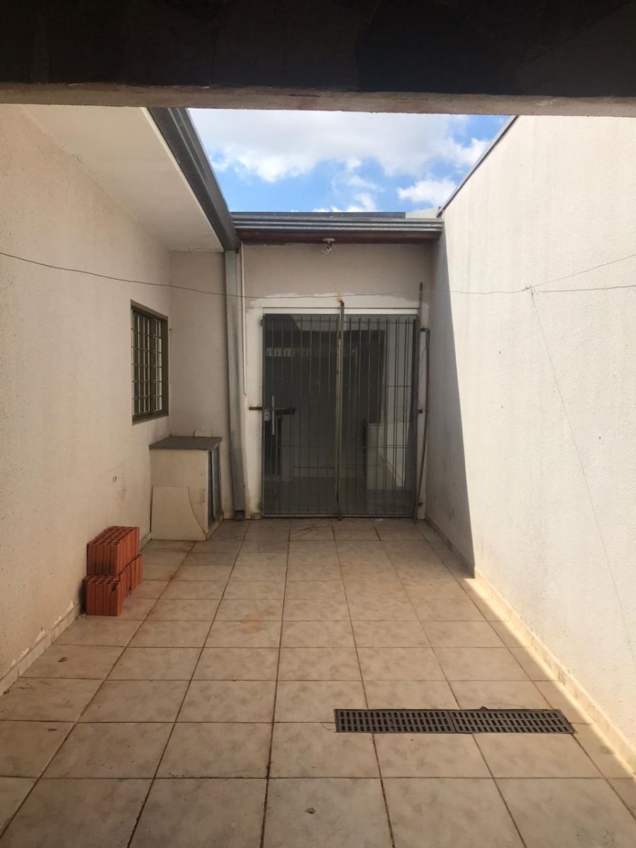 Casa com 2 Dormitórios para alugar, 350 m² por R$ 2.000,00 Casa com 2 Dormitórios para alugar, 350 m² por R$ 2.000,00
